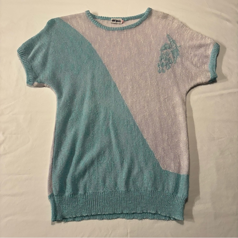 🔥LAST CHANCE🔥 Vintage Women's White and Blue Knit Top